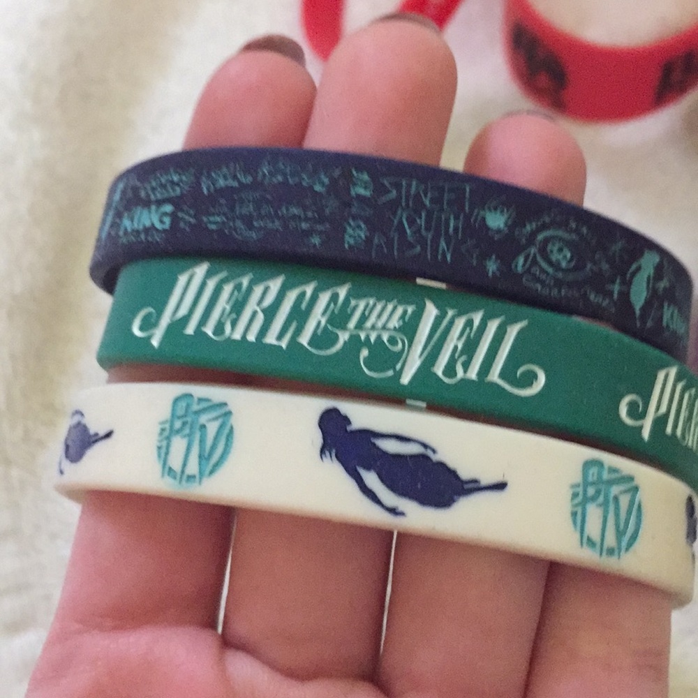 Rubber bracelets - Picture 2 of 4